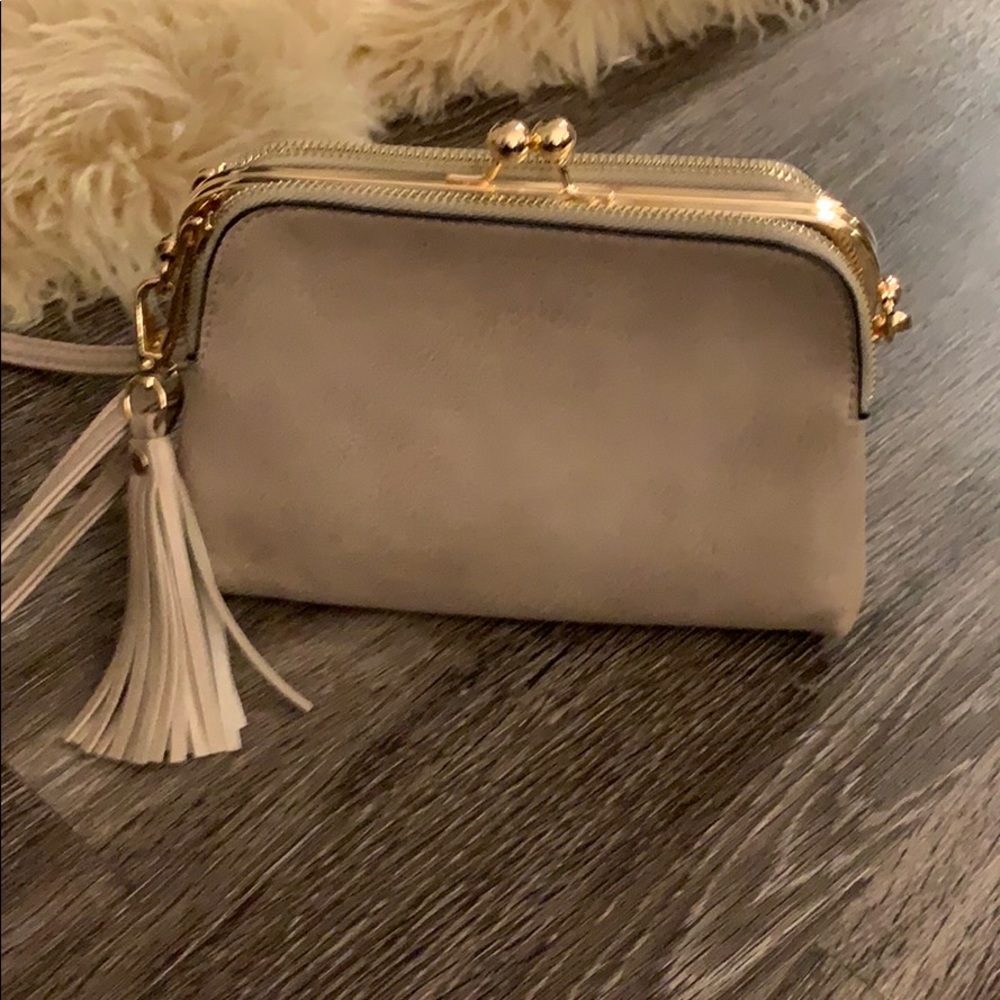 Taupe crossbody purse 💋pick 4 w/lips for $20💋